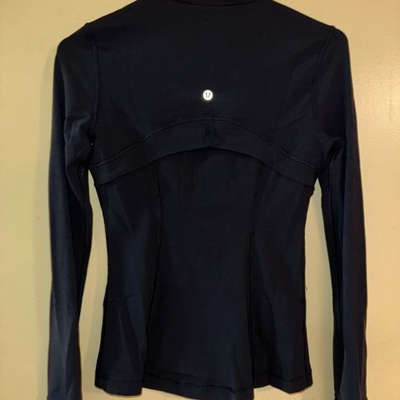Lululemon fan favorite define jacket, powered by Nulu fabric. - Picture 6 of 7